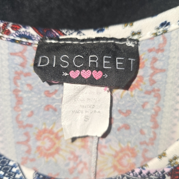 Discreet Multicolor Patterned Mini Dress - Picture 3 of 5